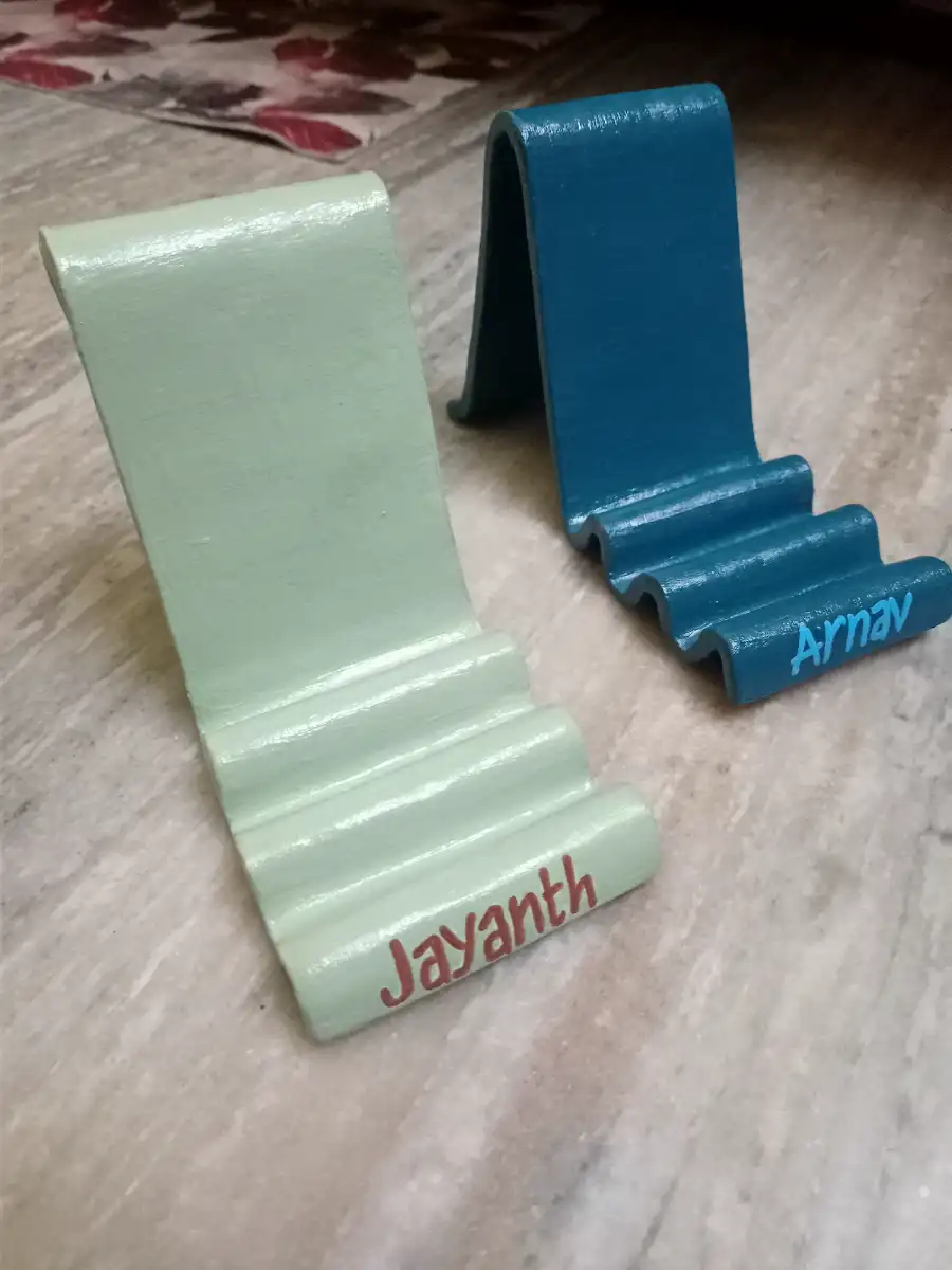 The Clay Waves - Handcrafted phone holder
