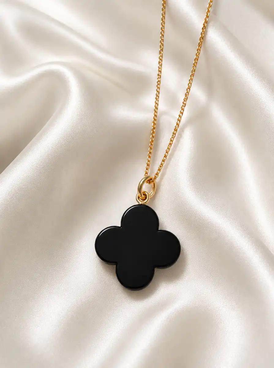Elegant Clover Charm Pendant Necklace 