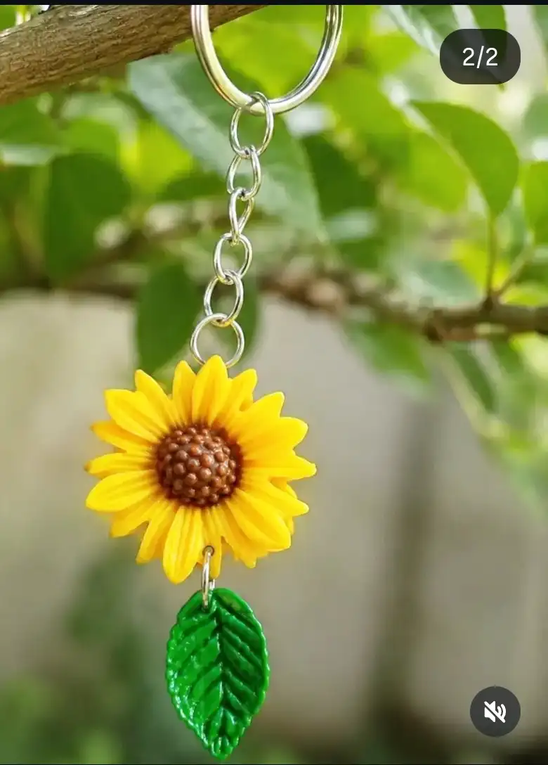 🌻 Sunny Bloom Keychain 💛🍃